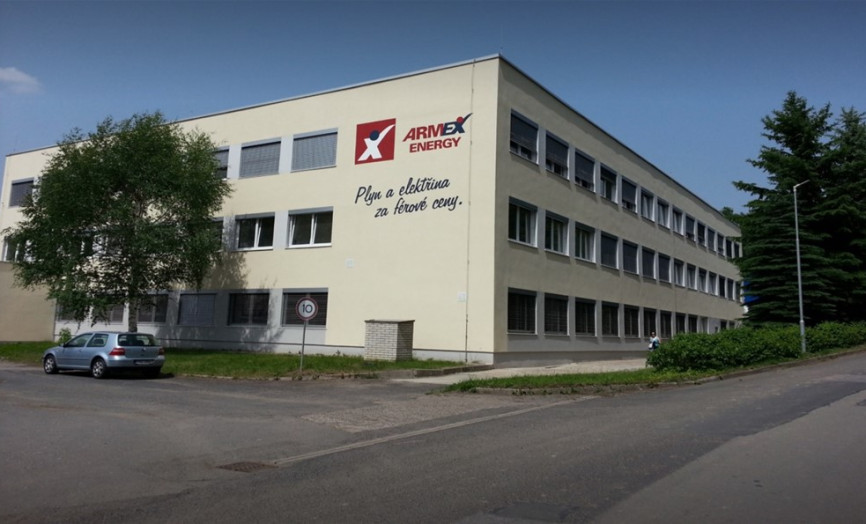 Budova Armex Energy s logem na fasádě a sloganem o férových cenách plynu a elektřiny