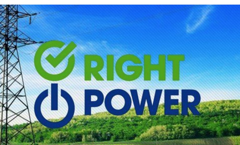 Alt text: Elektrické vedení na poli a logo společnosti Right Power na modrozeleném pozadí.